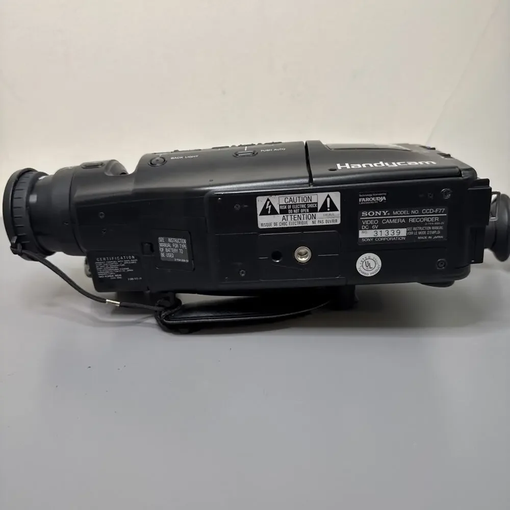 Sony Handycam NTSC Video 8 CCD-F77 Camcorder & Battery Black